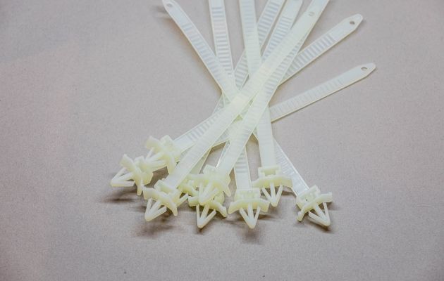 PUSH TYPE CABLE TIE